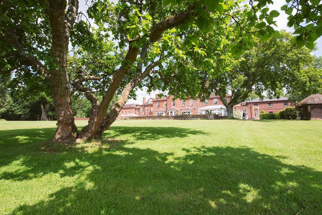 Bartley Lodge Hotel Линдхърст Екстериор снимка